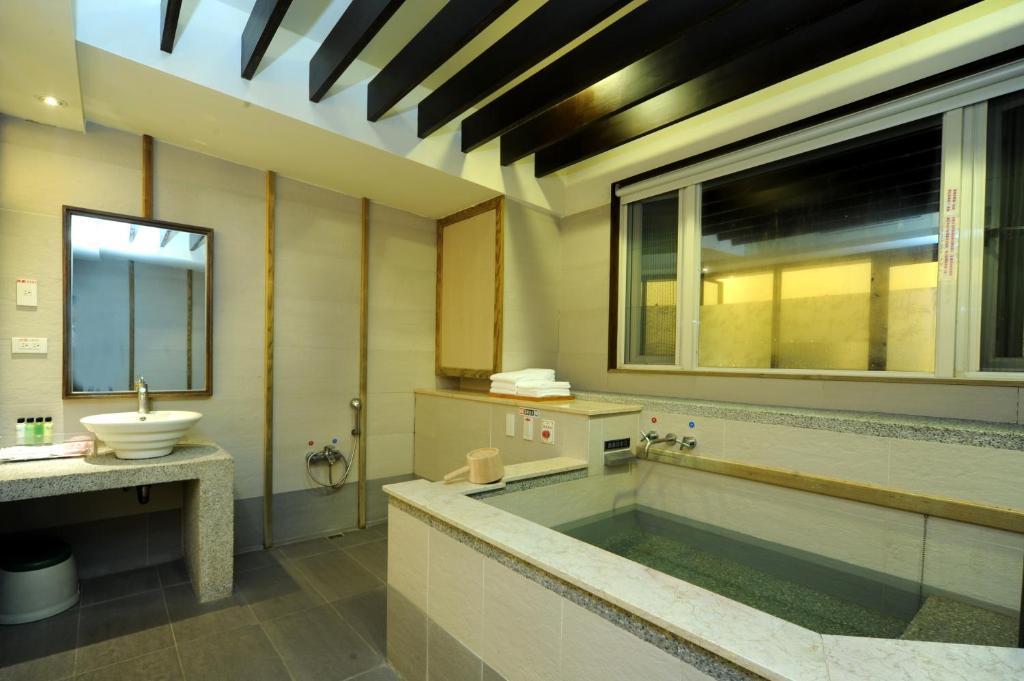Chat Hot Spring Resort Chilung Exteriör bild